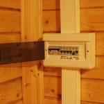 Правила и порядок устройства электропроводки в деревянном доме